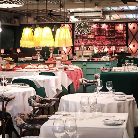 & Restaurant Marina 帕拉莫斯