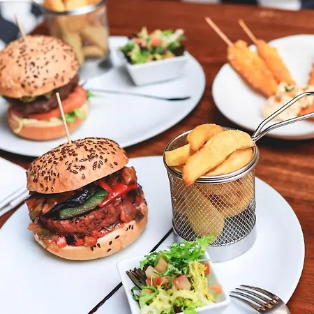 & Restaurant Marina 2* بالاموس